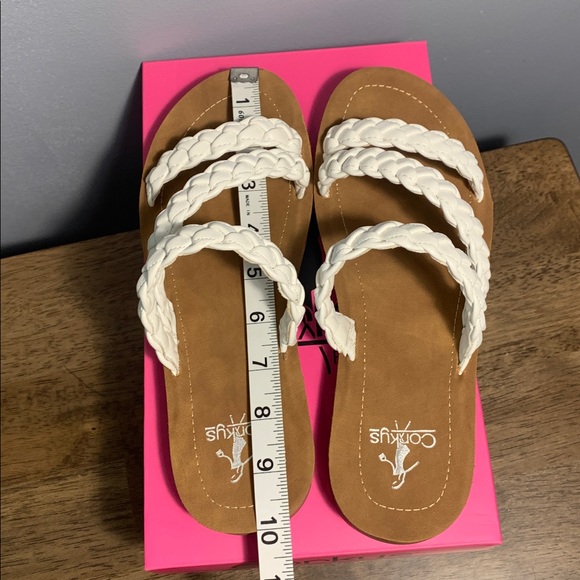 Corky’s NWT Womens White Twist N Shout Braided Strap Sandals Sz 8 Runs Small - Picture 7 of 7